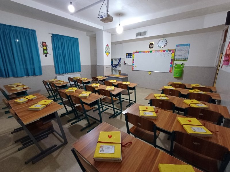 کلاس درس جذاب و مدرن دبستان رشد فرهنگ دخترانه و پسرانه واقع در خیابان نوروزیان قزوین
