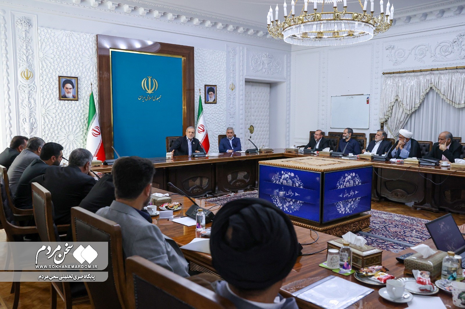 نمایندگان استان بوشهر با رئیس جمهور دیدار کردند نمایندگان استان بوشهر با رئیس جمهور دیدار کردند