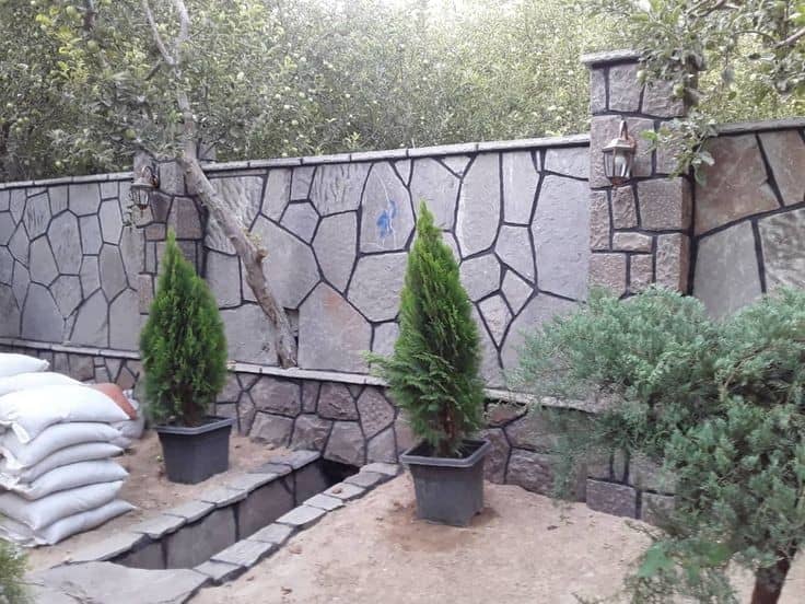 اجرای دیوار های باغ در کرج پیمانکار سنگ ورقه ای برای دیوار های شهرک تیم حرفه ای و پیمانکاری