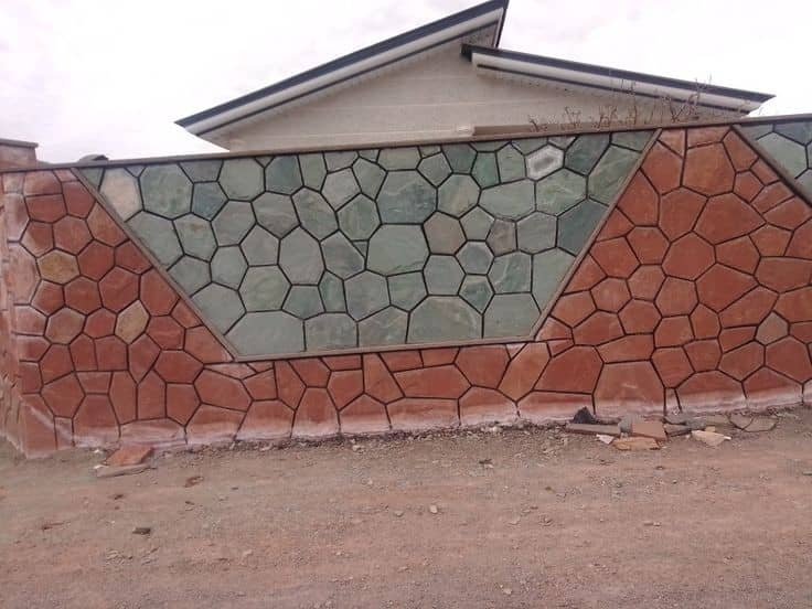 اجرای سنگ لاشه ورقه ای برای دیوار حیاط سازی ویلا های جدید از مدل های جدید پیمانکار سنگ مالون