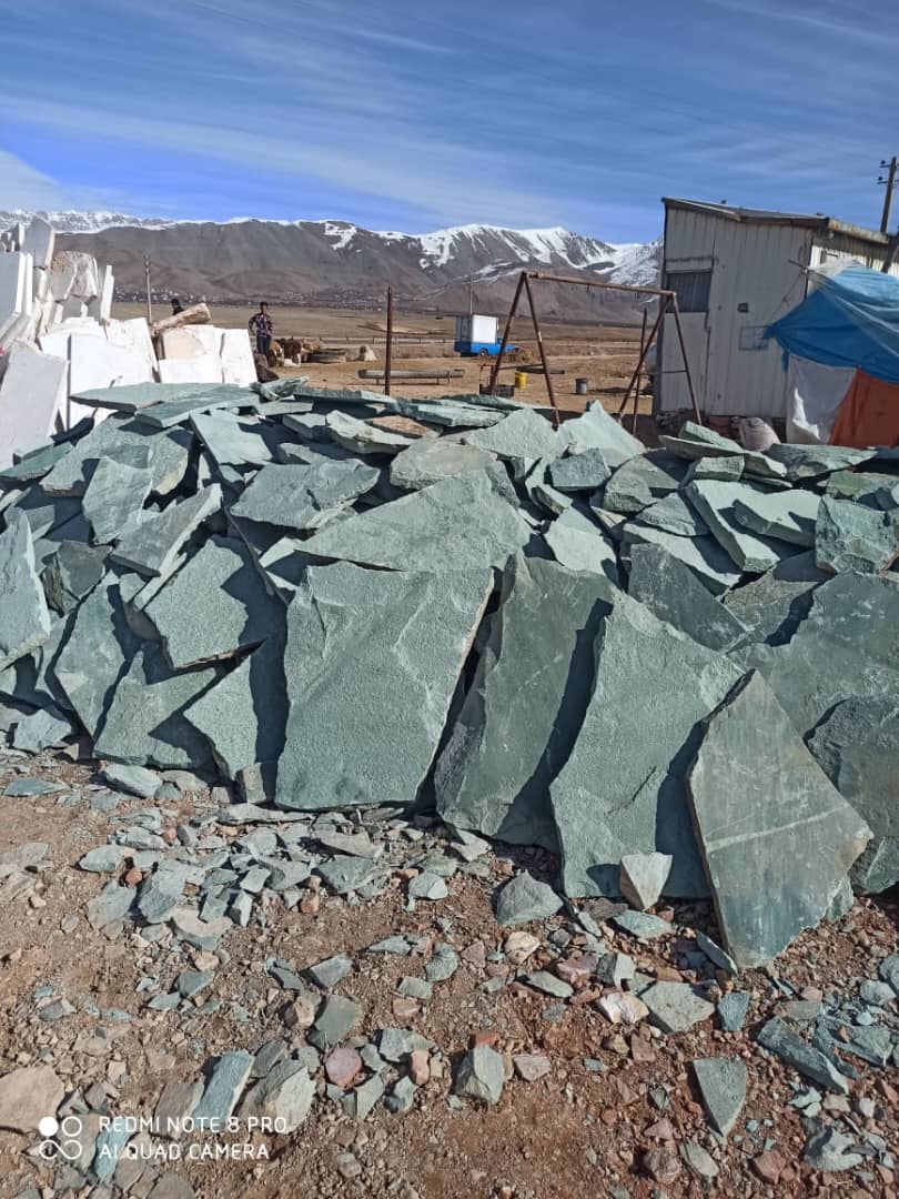 سبز قم سنگ لاشه برای محوطه سازی دیوار چینی باربیکیو کباب پز اجرای نمای ویلا در کرج کمالشهر 