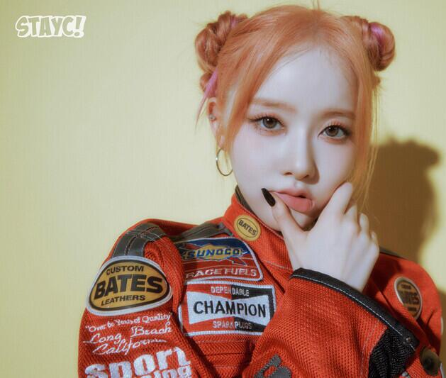 اجرای آهنگ Fancy از گروه STAYC (آهنگ گروه توایس)